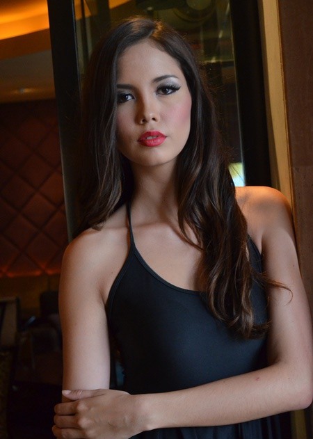 Model asia berdarah batak